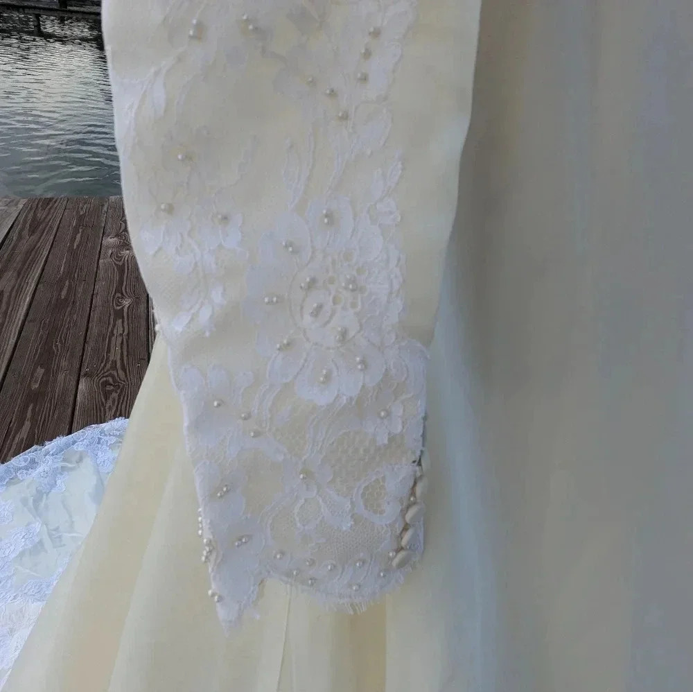 Vintage Unbranded Long Sleeve Ivory Wedding Dress - Picture 12 of 13